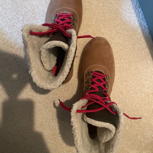 Timberland boots, size 9.5, like new - Picture 4 of 5